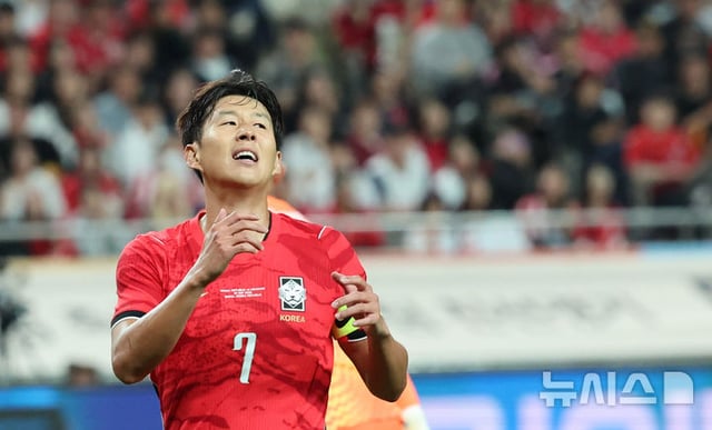 Son Heung-min muestra su frustración durante el partido. /Foto=NEWSIS