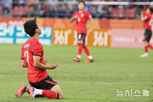South Korea's Uhm Ji-sung looks disappointed after missing a scoring chance. /Photo=Provided by NEWSIS