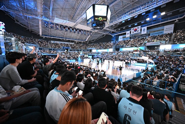 고양 소노 아레나를 찾은 농구 팬들. /사진=KBL 제공