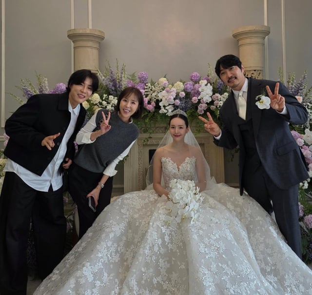 /Photo = Shin Ji SNS