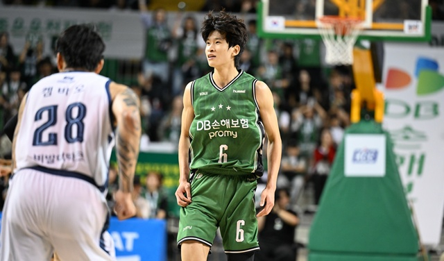 李ユジン（右）。 /写真=KBL提供