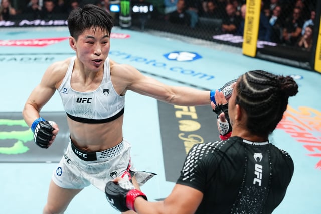 왕총과 나탈리아 실바 경기 중. /사진=UFC 공식 제공