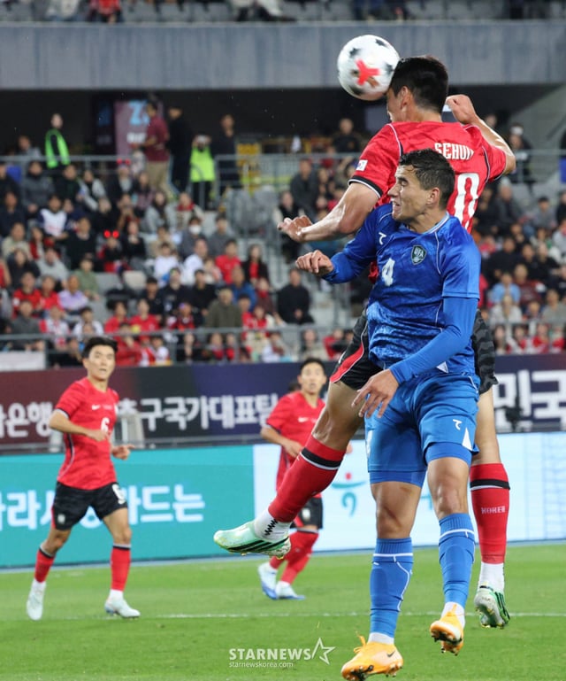 韩国国家足球队于6日在京畿道龙仁米尔体育场与乌兹别克斯坦进行友谊赛。吴世勋用头球攻入第二球。/图片=首席记者金振景 kim.jinkyung@