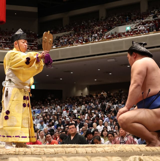 Scene from a sumo match. /Photo=Japan Sumo Association official SNS