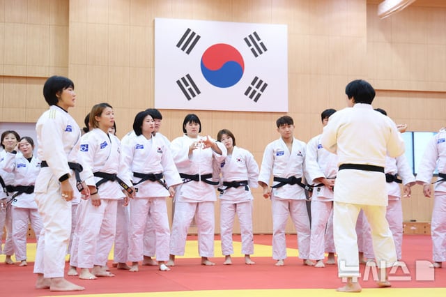 柔道国家队于上月9日9日在忠清北道晋川国家代表选手村举行的2026爱知·名古屋亚运会柔道国家队媒体日上进行训练。/图片=NEWSIS