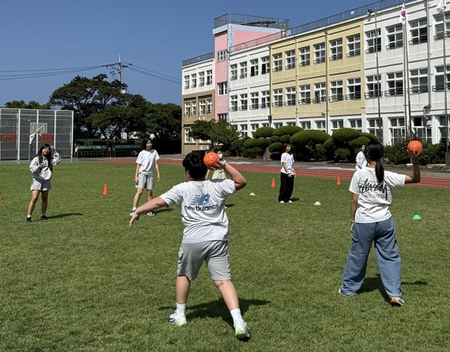 제주 도평초등학교 강습 사진. /사진=대한핸드볼협회
