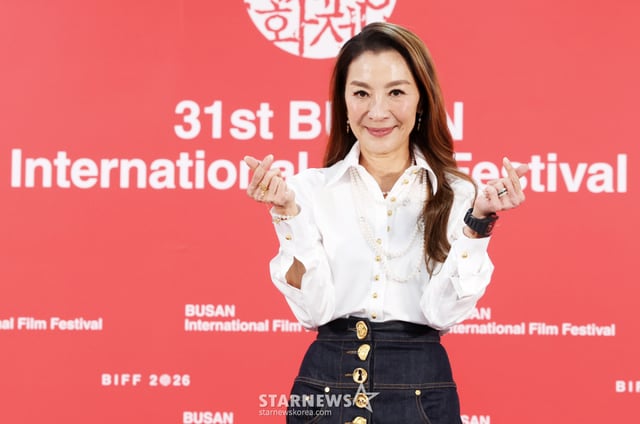 La actriz Michelle Yeoh posa durante la presentación gala de 'Mi abuela es la reina del cubo', celebrada el día 7 en el BIFF Hill del Centro de Cine (Pyeonghwa Jeondang) en el distrito de Haeundae, ciudad de Busan. /el 27 de 2026 /Foto=Kim Hwi-seon hwijpg@