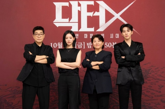 (왼쪽부터) 손현주, 김지원, 이정은, 김우석 /사진=SBS