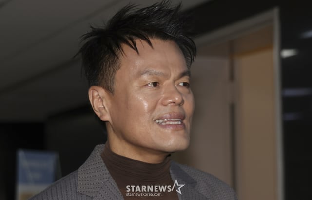 【首尔=纽西斯通讯社】金根洙记者 = 直属Park Jin-yeong (President)的大众文化交流委员会Gong Dong-wi (Director)于7日上午进入位于首尔汝矣岛国会的民愿室,准备作为证人出席国会文化体育观光委员会对文化体育观光部的国政监查。2026年10月7日。ks@newsis.com /照片=金根洙