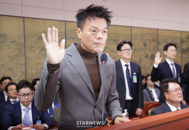 【首尔=纽西斯通讯社】郑炳赫记者 = 直属Park Jin-yeong (President)的大众文化交流委员会Gong Dong-wi (Director)于7日在首尔汝矣岛国会举行的文化体育观光委员会对文化体育观光部的国政监查中进行证人宣誓。2026年10月7日。jhope@newsis.com /图片=郑炳赫