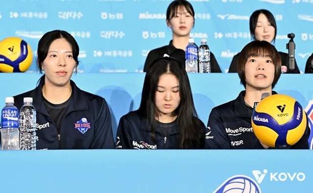 IBK기업은행 육서영(왼쪽)과 오사나이 미와코(맨 오른쪽). /사진=KOVO 제공