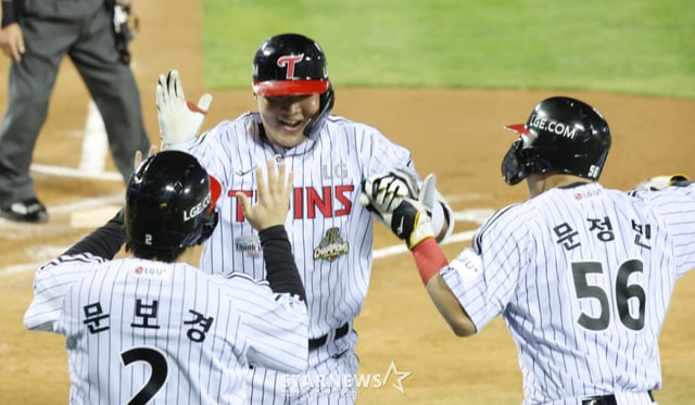 2026 신한 SOL KBO리그 LG 트윈스 대 두산 베어스 경기가 7일 서울 잠실야구장에서 열렸다. LG 이재원이 2회말 무사 1,2루에서 두산 선발 최민석을 상대로 선제 3점 홈런을 날리고 홈인하고 있다. /사진=김진경 kim.jinkyung@