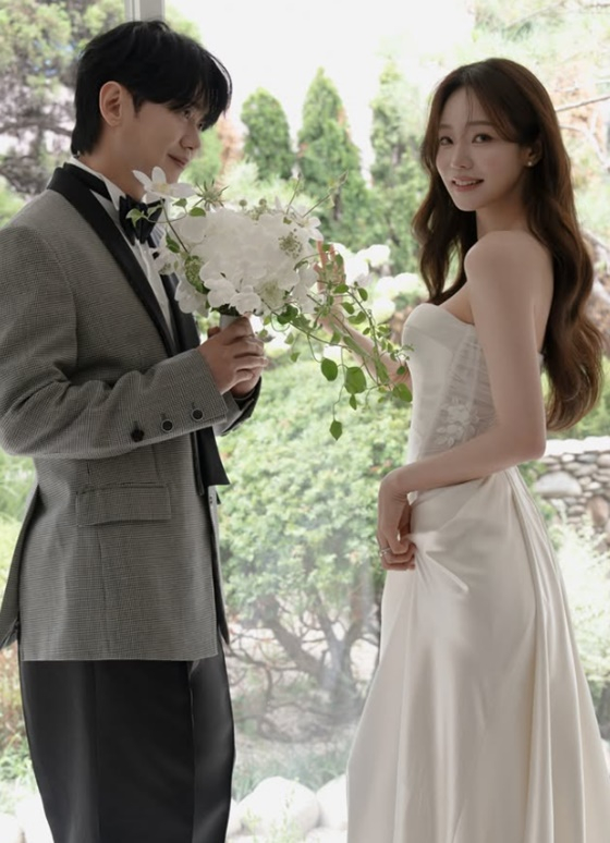 Kang Kyun-sung (left), right / Photo = Kang Kyun-sung's SNS