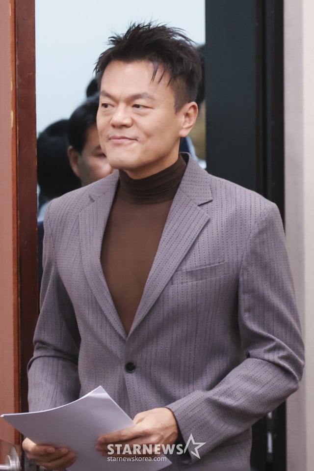 [서울=뉴시스] 김근수 기자 = 박진영 대통령 직속 대중문화교류위원회 공동위원장이 7일 오후 서울 여의도 국회에서 열린  국회 문화체육관광위원회의 문화체육관광부 국정감사에 증인으로 출석하고 있다. 2026.10.07. ks@newsis.com /사진=김근수