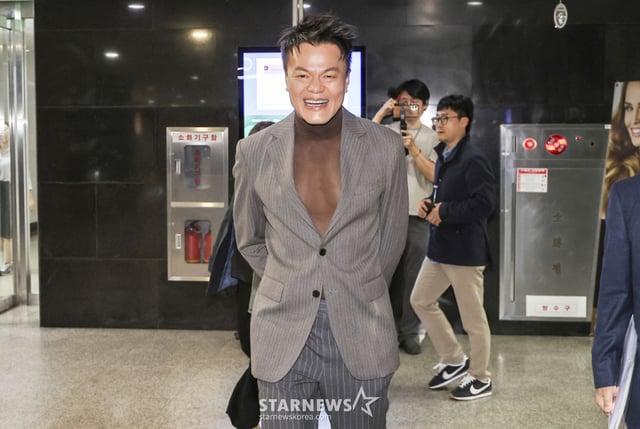 [서울=뉴시스] 정병혁 기자 = 박진영 대통령 직속 대중문화교류위원회 공동위원장이 7일 서울 여의도 국회에서 열린 문화체육관광위원회 문체부 국정감사에 출석하기 위해 국회로 들어오고 있다. 2026.10.07. jhope@newsis.com /사진=정병혁