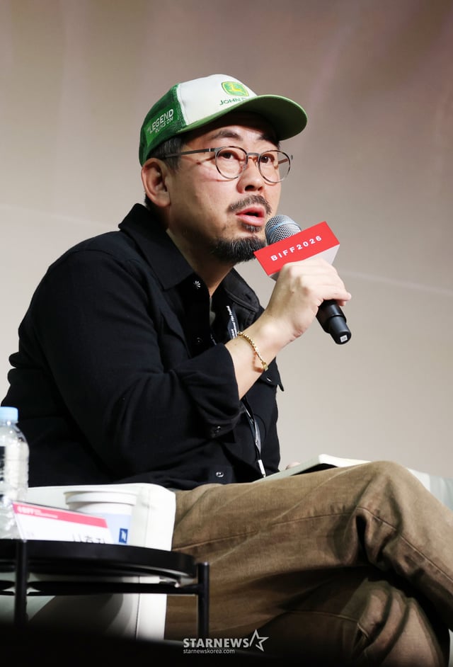 La directora Na Hong-jin asistió a una masterclass y conversó con el público. La sesión se celebró el 8 de 2026 en la sala cultural del Centro Comercial Shinsegae Centum City, situado en el distrito de Haeundae, ciudad de Busan. /foto=reportera Kim Hwi-seon hwijpg@