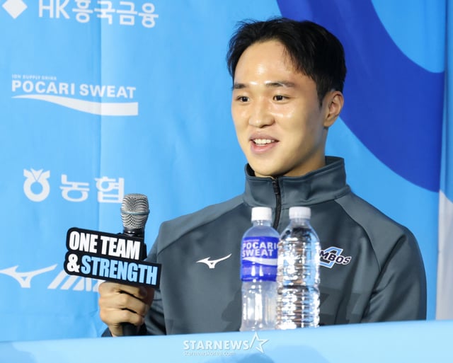 2026~2027시즌 프로배구 남자부 미디어데이가 8일서울 강남구 호텔리베라 청담에서 열렸다.  대한항공 임동혁이 기자들의 질문에 답하고 있다. /사진=김진경 대기자 