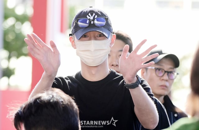 군 복무중인 배우 이재욱이 8일 부산광역시 해운대구 영화의전당 루프씨어터에서 진행된 영화 '꿀알바(김다민 감독)' 오픈토크를 보기 위해 참석하고 있다./2026.10.08 /사진=김휘선 hwijpg@