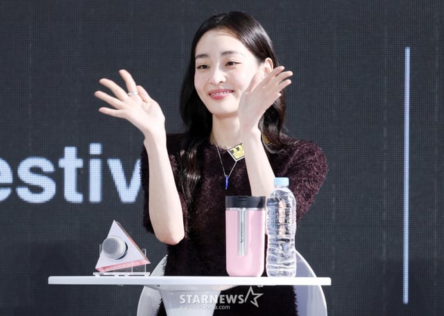 배우 김민하가 8일 부산광역시 해운대구 영화의전당 루프씨어터에서 진행된 영화 '꿀알바(김다민 감독)' 오픈 토크에 참석해 질의응답을 하고 있다./2026.10.08 /사진=김휘선 hwijpg@