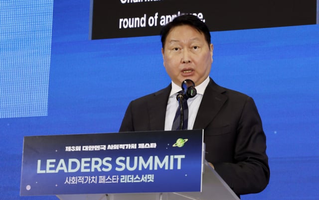 최태원 대한상의 회장이 지난 5월 열린 대한민국 사회적가치 페스타 리더스 서밋에서 인사말을 하고 있는 모습./사진제공=뉴시스