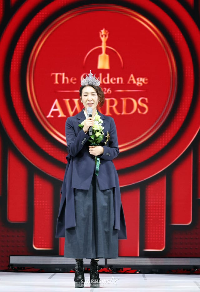 8일 오후 서울 세빛섬 플로팅아일랜드 컨벤션홀에서 열린 '2026 머니투데이방송 골든에이지어워즈'(2026 MTN GAA)에서 대상을 수상한 유지선 참가자가 소감을 말하고 있다. 2026.10.08 /사진=임성균 tjdrbs23@