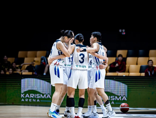 Đội U-18 Yeo Ja-nong-gu (CEO) Hàn Quốc vui mừng sau khi chiến thắng trước Đài Loan. /Ảnh=FIBA