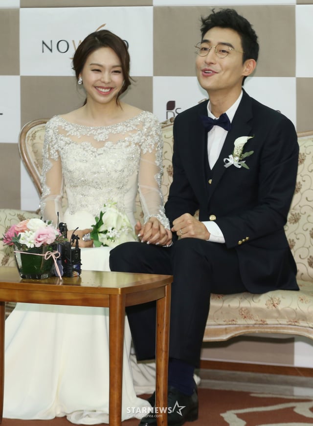 백년가약을 맺는 개그맨 김인석과 미스코리아 출신 안젤라박 /사진=이동훈 기자 photoguy@