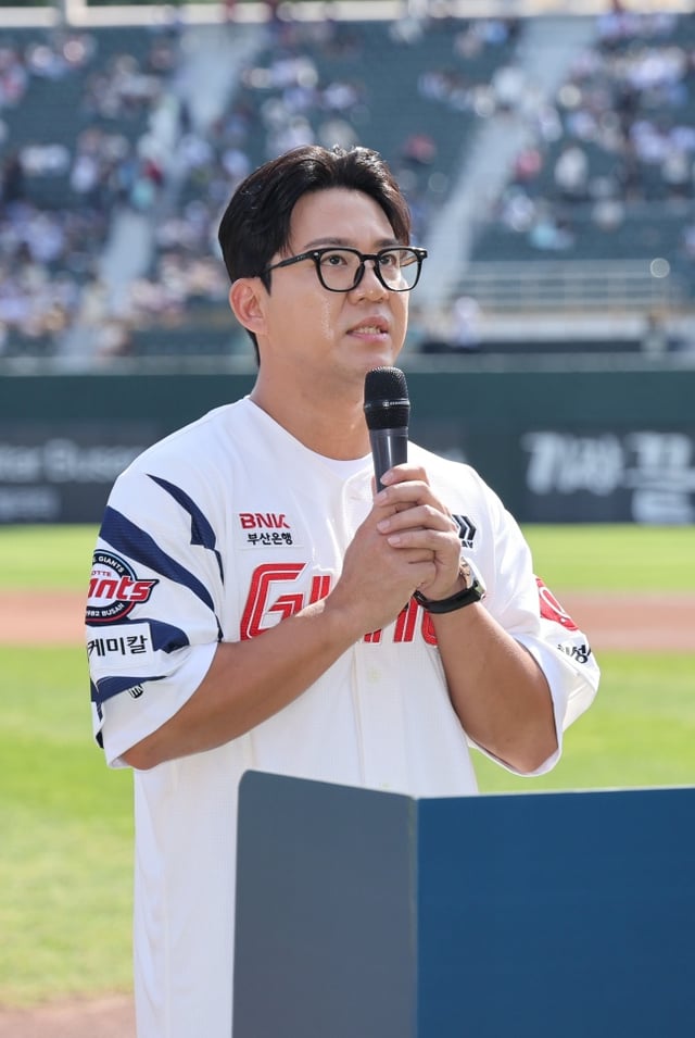 롯데 김민성이 9일 부산 LG전을 앞두고 열린 자신의 은퇴식에서 소감을 밝혔다. /사진=롯데 자이언츠 제공