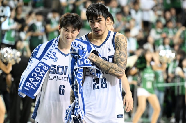 Lee Jung-hyun (left) and Kevin Kemba. /Photo=KBL