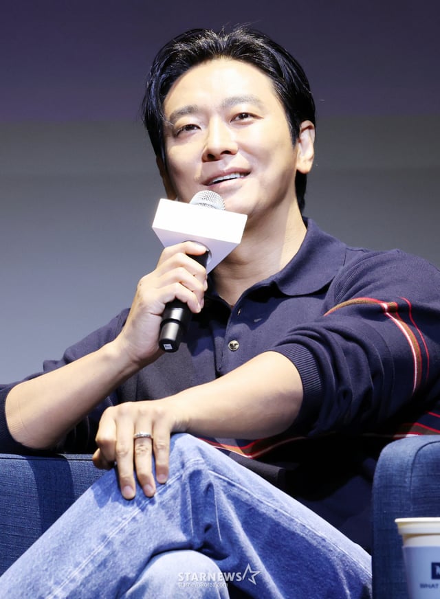 Actor Joo Ji-hoon attends the Actors House event held on the 9th at the Shinsegae Centum City Culture Hall in Haeundae-gu, Busan Metropolitan City, engaging in conversation with the audience. /October 9, 2026 /Photo=Kim Hwi-seon hwijpg@