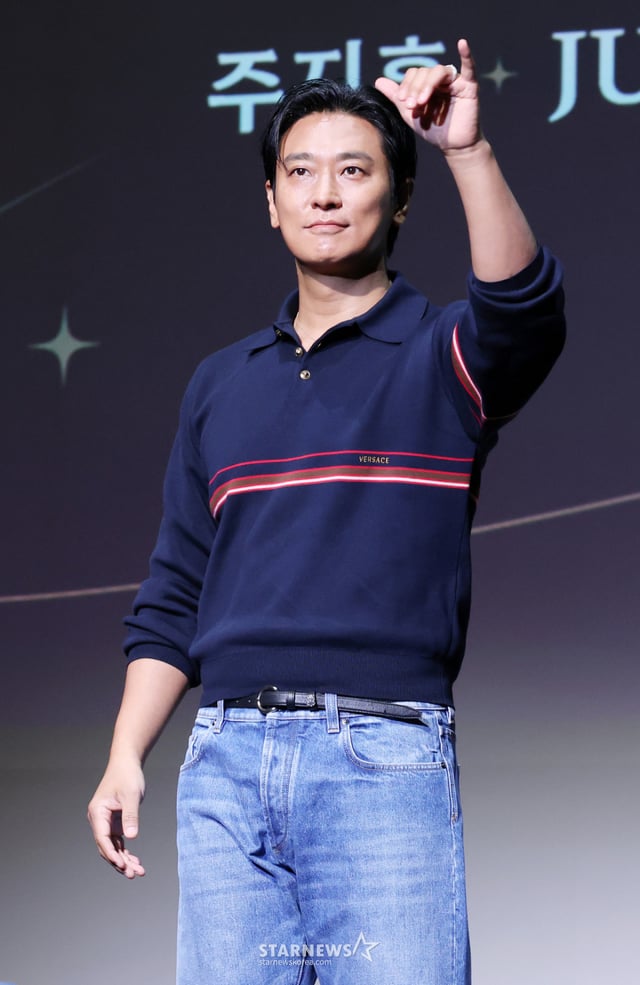 배우 주지훈이 9일 부산광역시 해운대구 신세계백화점 센텀시티 문화홀에서 진행된 액터스 하우스 행사에 참석해 포즈를 취하고 있다. /2026.10.09 /사진=김휘선 hwijpg@