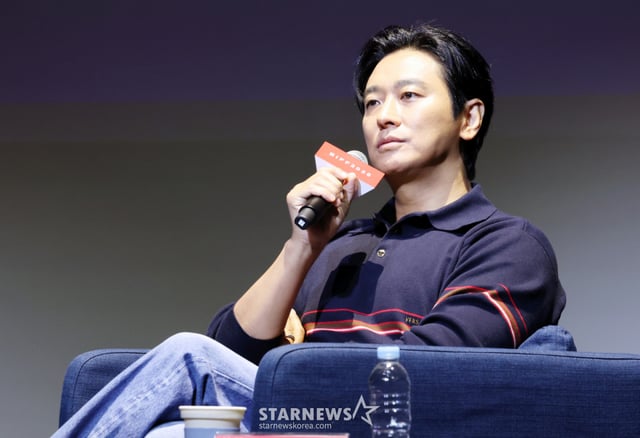 배우 주지훈이 9일 부산광역시 해운대구 신세계백화점 센텀시티 문화홀에서 진행된 액터스 하우스 행사에 참석해 관객들과 대화를 하고 있다./2026.10.09 /사진=김휘선 hwijpg@