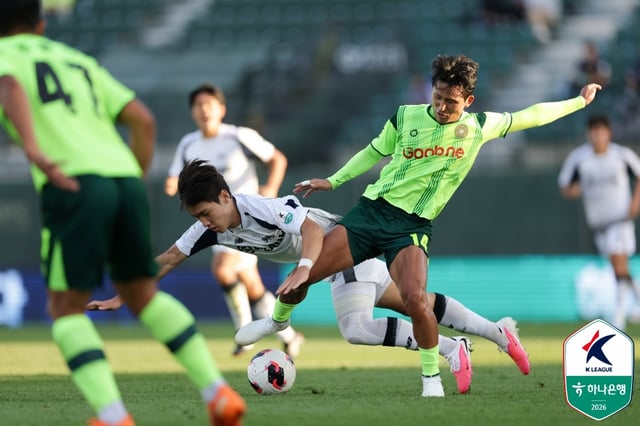 Jo Jun-hyun (izquierda) y Lee Hak-min. /Foto=Korea Professional Football League