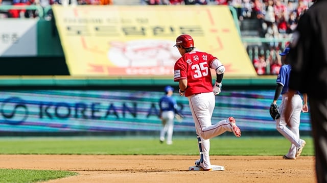 그라운드를 돌고 있는 한유섬. /사진=SSG 랜더스