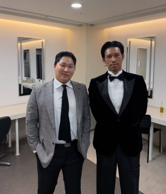 /Photo=Social media