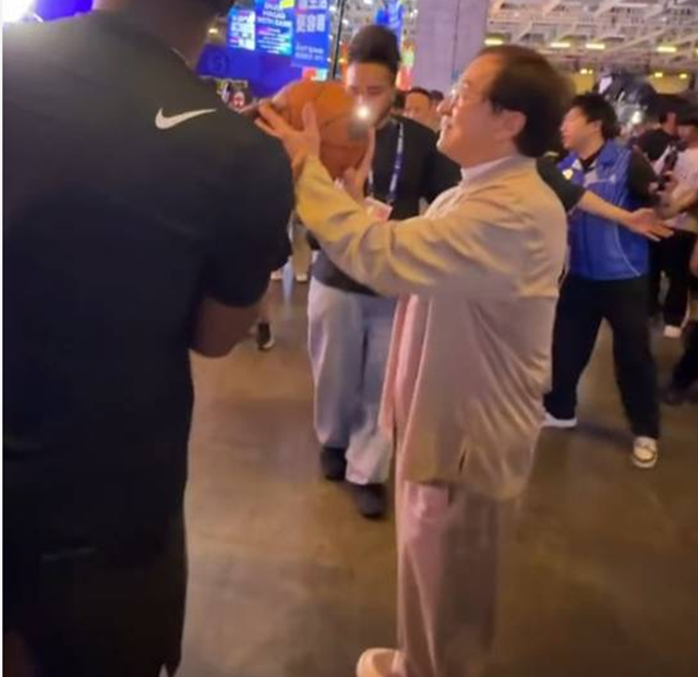 Jackie Chan shooting. /Photo=Screenshot from Chris Mathews' social media