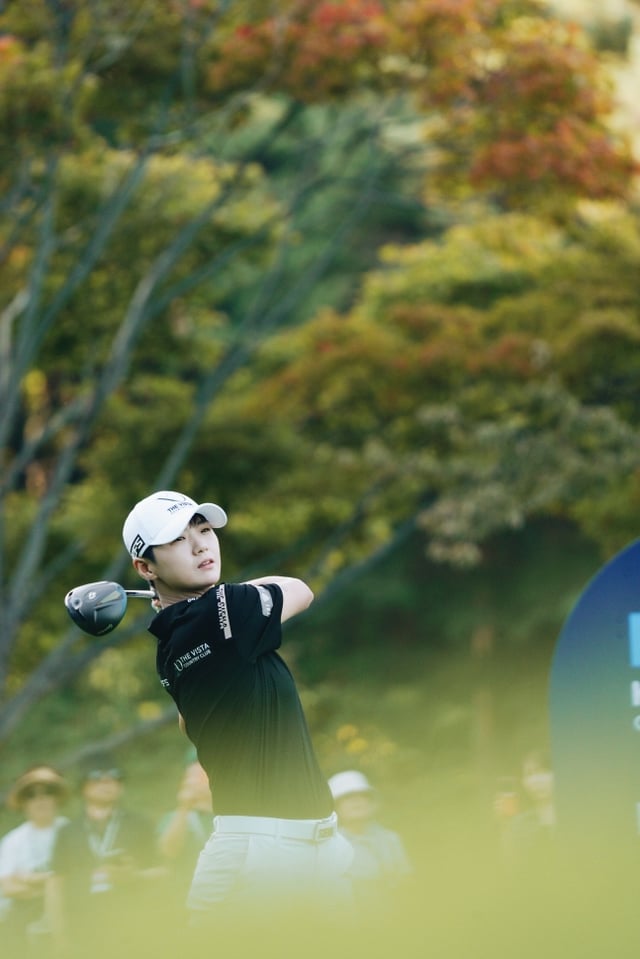 Park Sung-hyun hits a driver tee shot during the third round of the Ladies European Tour (LET) Aramco Korea Championship on the 10th at New Korea Country Club (par 72) in Goyang, Gyeonggi Province. /Photo=Provided by the tournament organizing committee