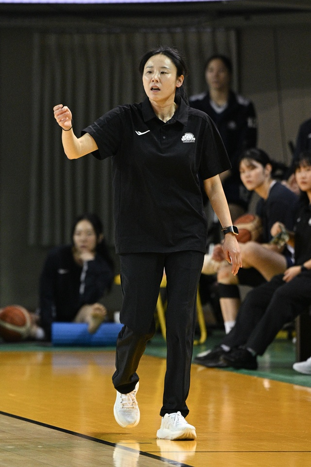 최윤아 인천 신한은행 감독. /사진=WKBL 제공