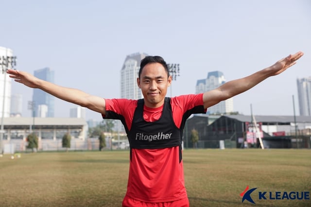 Moon Sun-min posando durante un entrenamiento del equipo. /Foto=Federación Coreana de Fútbol Profesional
