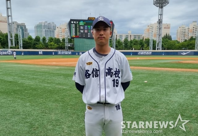 유신고 시절 조영우가 2022년 청룡기에서 포즈를 취하고 있다. /사진=김동윤 기자 