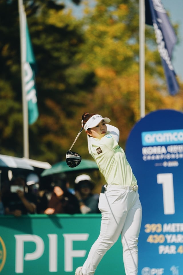 Miyu Yamashita hits a driver tee shot during the final fourth round of the Ladies European Tour (LET) Aramco Korea Championship (total prize money: $2 million), held on the 11th at New Korea Country Club (par 72) in Goyang, Gyeonggi Province. /Photo=Provided by the tournament organizing committee