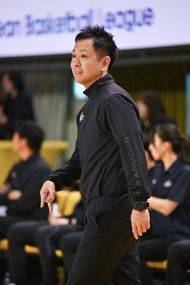 草加光監督。 /写真=WKBL提供
