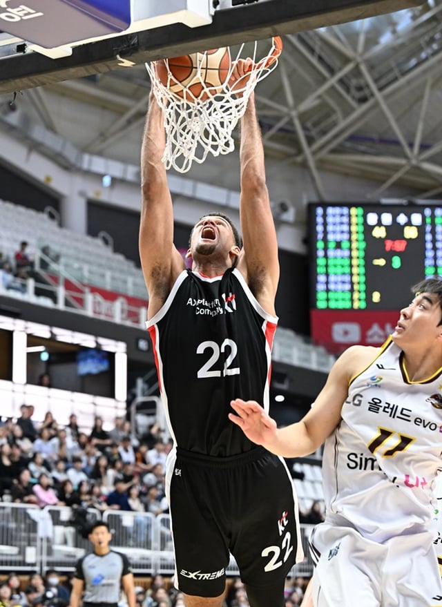 Suwon KT's Tray Porter (left). /Photo=KBL