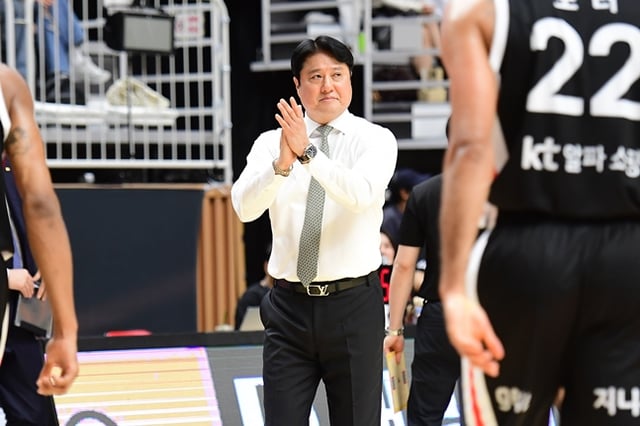 Moon Kyung-un, head coach of Suwon KT. /Photo=KBL