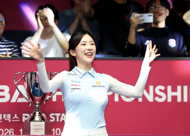 11日，在位于京畿道高阳市“高阳KINTEX PBA体育场”举行的2026-27赛季职业台球第4站巡回赛“Crown Hite PBA-LPBA锦标赛”LPBA决赛中，郑秀彬（정수빈）击败李美来（이미래）后正在庆祝。/照片=PBA巡回赛提供