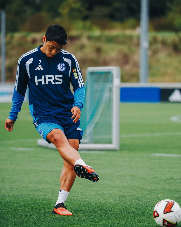Hwang Hee-chan during training with Schalke 04. /Photo=Screenshot from Schalke 04 official SNS