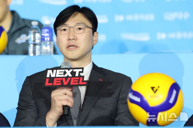 석진욱 감독이 지난 8일 서울 강남구 호텔 리베라 청담에서 열린 2026-2027 시즌 프로배구 남자부 미디어데이에서 인사말을 하고 있다. /사진=뉴시스