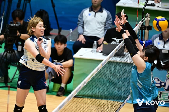 Korea Expressway Corporation's Asian quota player Mami Uchisetto attempting an attack. /Photo=Provided by the Korea Volleyball Federation