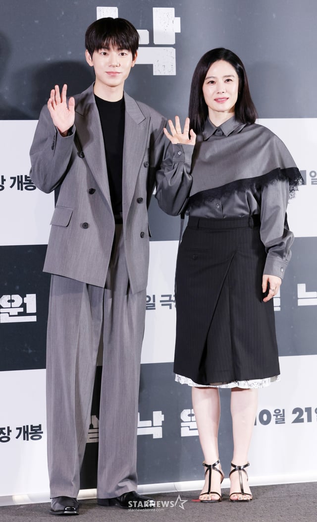 배우 배현성, 김현주가 12일 서울 용산구 CGV아이파크몰에서 진행된 영화 '실낙원(감독 연상호)' 언론시사회 및 기자간담회에 참석해 포즈를 취하고 있다. /2026.10.12 /사진=김휘선 hwijpg@