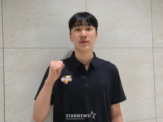 방강호가 지난 12일 경기 오산시 구단 체육관에서 열린 2026~2027시즌 맞이 기자 간담회 후 인터뷰 자리에서 포즈를 취하고 있다. /사진=박재호 기자